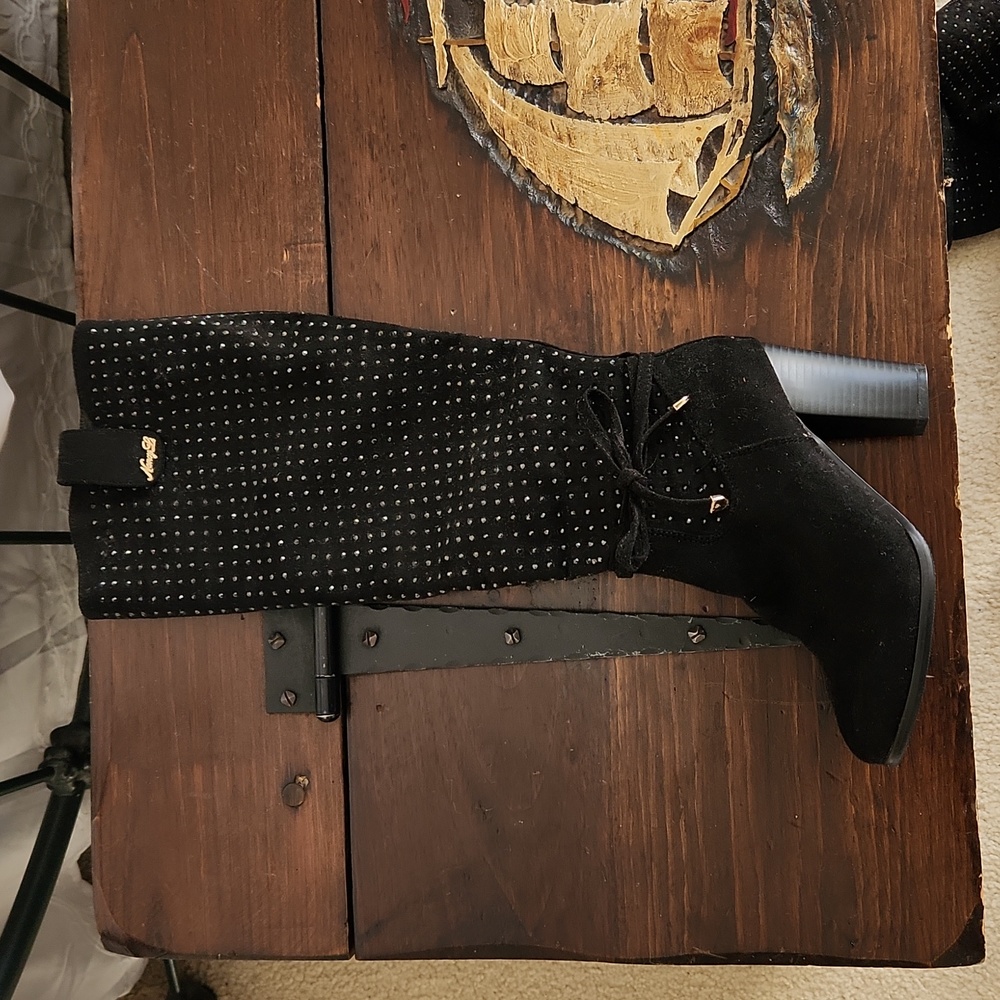 Knee high black faux suede boots. Worn 1x